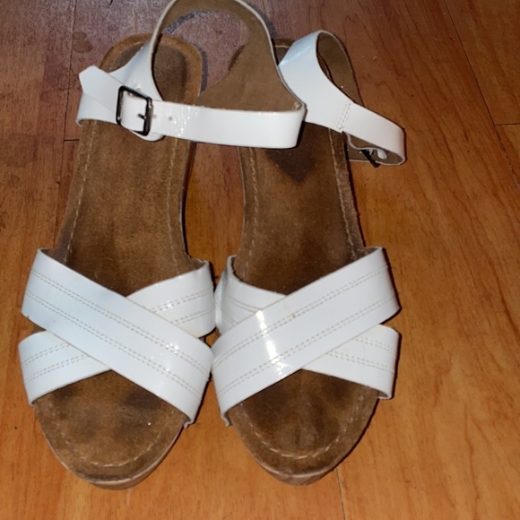 Urban Outfitters wooden clog sandals. Size 8 - Picture 4 of 9
